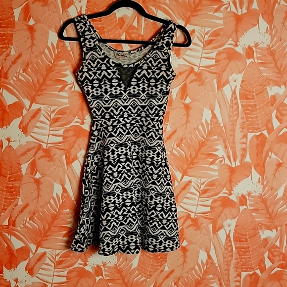 Urban Rose Dresses & Skirts - Urban Rose Made in the USA Women's Black and White Midi Dress Sz Small